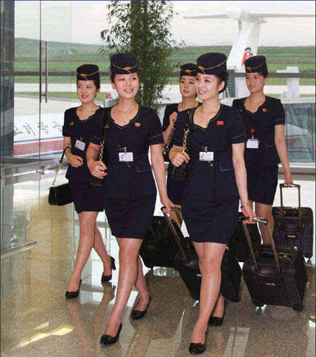 朝鲜空姐亮相引韩媒热议:裙子比以往短许多