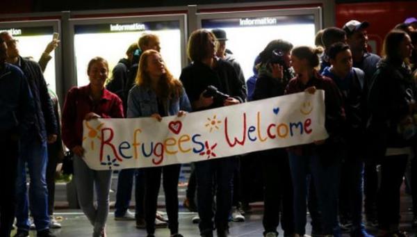 ڵ¹˸վƵĵֳ֡ӭ񡱣Refugees Welcomeĺӭ¹ǣɷǹ