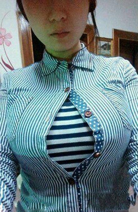 搞笑gif图片:姑娘衣服太小了,让老公在买一件