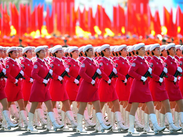 国庆70周年阅兵女兵图片