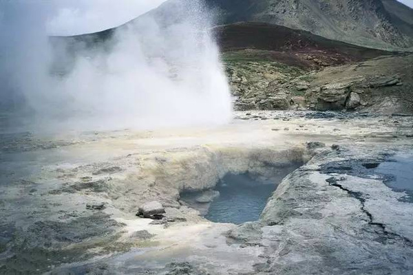 康布温泉裸泡图片