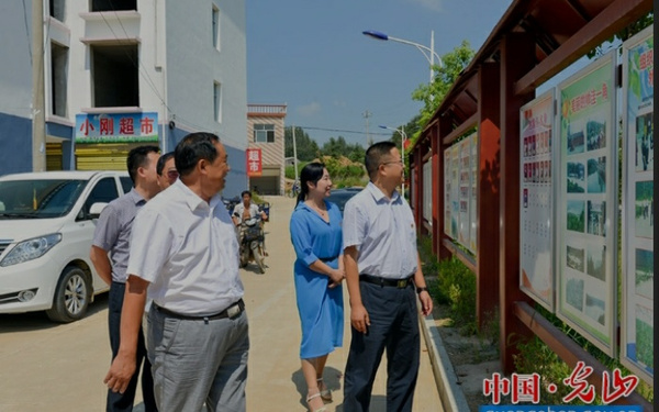 河南光山縣長學習村官