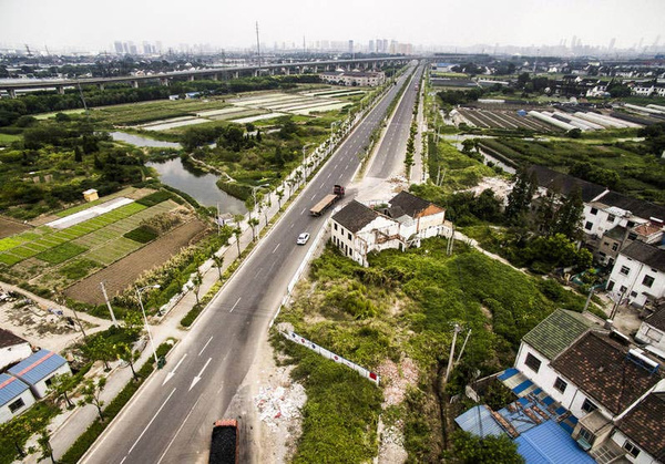 无锡市锡山区锡东新城,离京沪高铁无锡东站不远处的山河路弘业路口,一