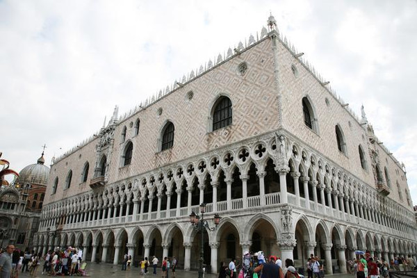 總督宮(palazzo ducale),是以前威尼斯最高行政官總督的官邸.