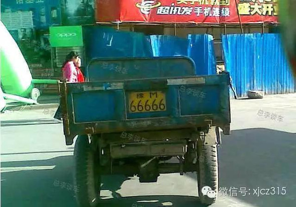 再看这辆黄牌三轮车,车牌号:pk110.