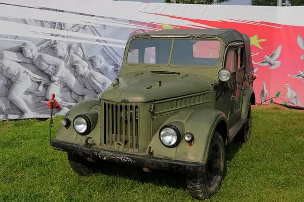 嘎斯69轻型越野车它是由前苏联的高尔基汽车厂生产.