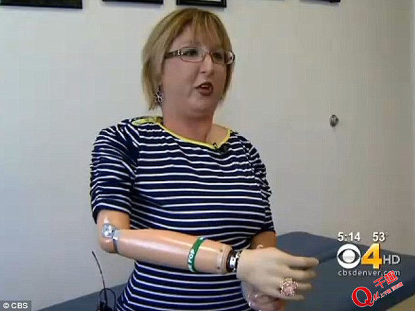 肌肉变骨头,女子将"石化"成活雕像!