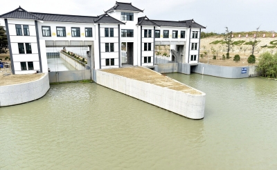 中部水系,通过开启黄金坝闸站,便益门泵站,实现瘦西湖及玉带河,北城