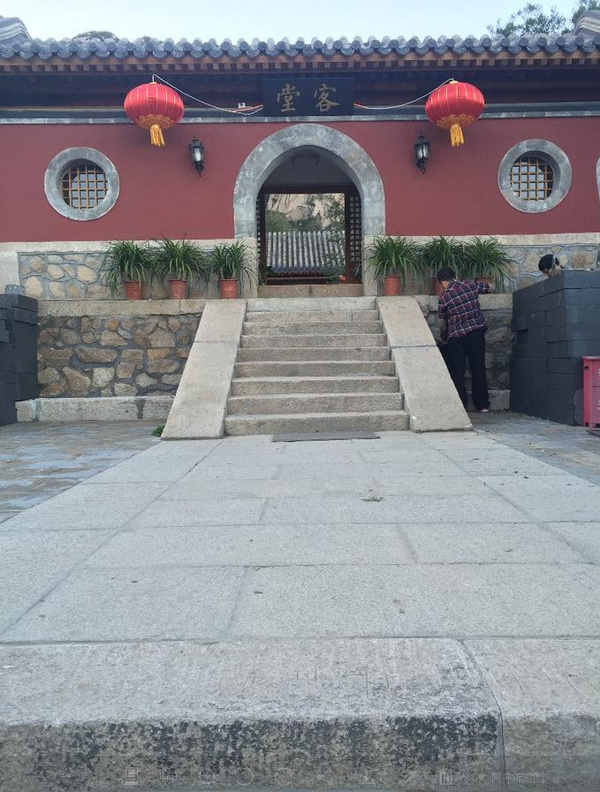 北京凤凰岭寺庙龙泉寺图片