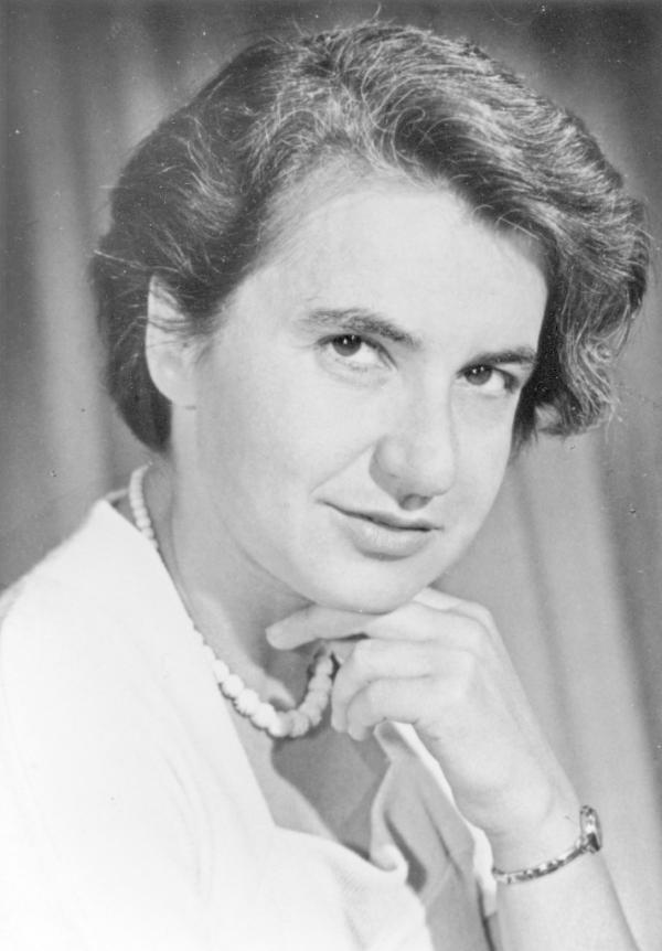 罗莎琳德·富兰克林 罗莎琳德·富兰克林（Rosalind Franklin）也是诺贝尔奖史上一个悲惨的故事。上世纪50年代，这位英国物理化学家与晶体学家，用X射线测晶法获得了DNA的第一张晶体衍射图片 “照片51号”。然而当时的科研环境，对女科学家的歧视处处存在，富兰克林的领导威尔金斯在富兰克林不知情的情况下将照片给了实验室另外两位科学家詹姆斯·沃森（James Watson）和佛朗西斯·克里克（Francis Crick），根据照片，他们推出了DNA的双螺旋结构。1962年的诺贝尔生理学奖颁给了沃森、威尔金斯、克里克，在他们发表的文章中也未曾对富兰克林表示感谢，而富兰克林在1958年就已经因癌症逝世。