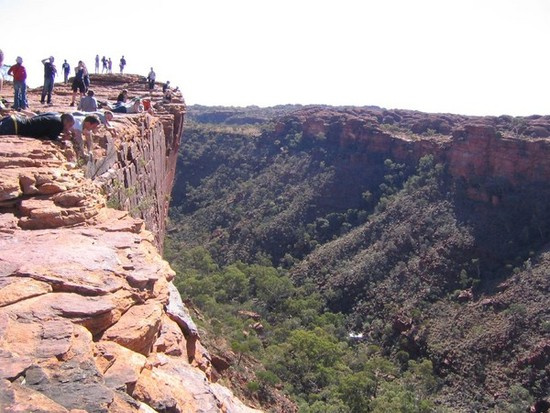 伍莫爾(zoe woolmer)去年前往澳洲旅遊,參加帝王谷(kings canyon)行程