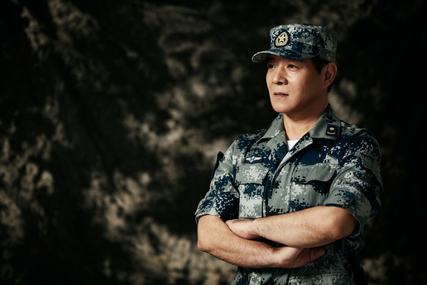 娱乐 正文 近日,军人出身的影视演员王超一身空军迷