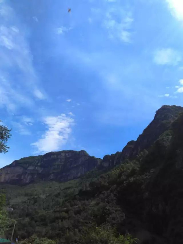 草川子,位於寧強縣毛壩河鎮,地貌奇特,民風古老,土地肥沃,山峰峻秀