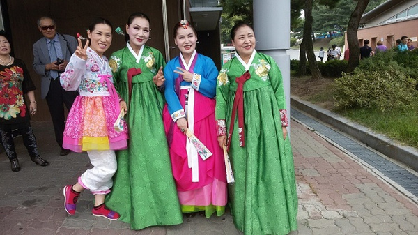 韩国大妈传统服饰图片