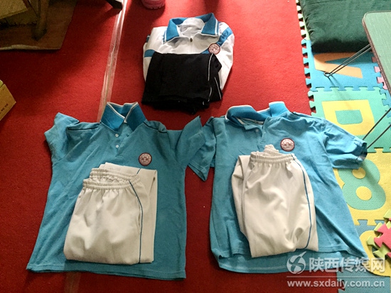 乾淨整齊的校服可以展現學校校風和學生風貌,但訂購校服的費用有時候