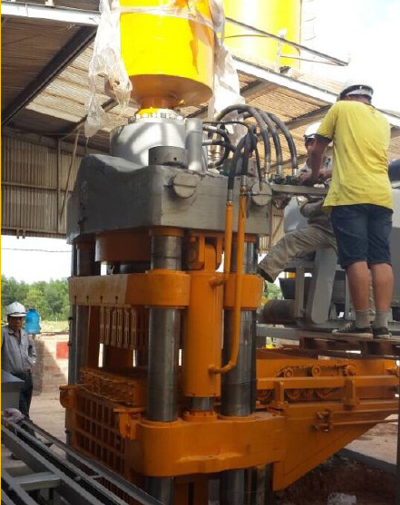 近日,从泉州哈文机械有限公司市场部传来消息,两台800吨多孔砖液压机