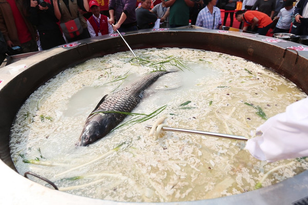 美食 正文【中国吃网讯】秋高气爽,喝鱼汤最滋补不过.