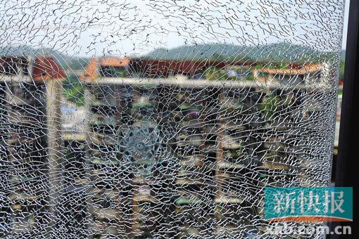 广州一小区多户玻璃被钢珠击碎 疑为百米外射击