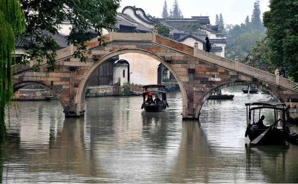 乌镇的古桥图片