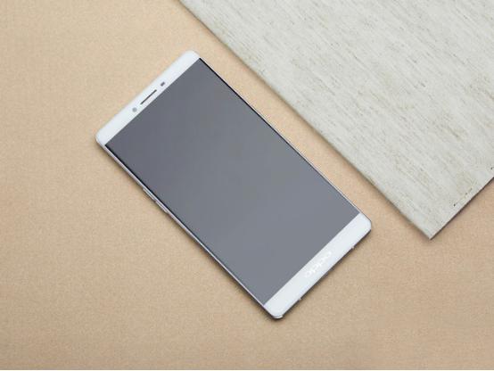 第三名:oppo r7 plus