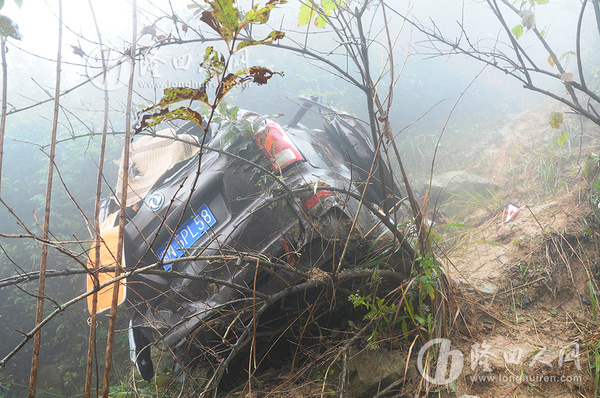 【现场报道】隆回云雾山庄发生特大交通事故