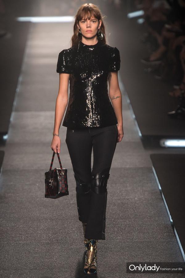 Louis Vuitton 2015 ϵ