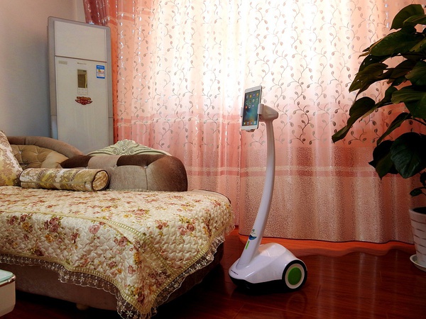 杏彩体育登录派宝机器人用心沟通为爱发声