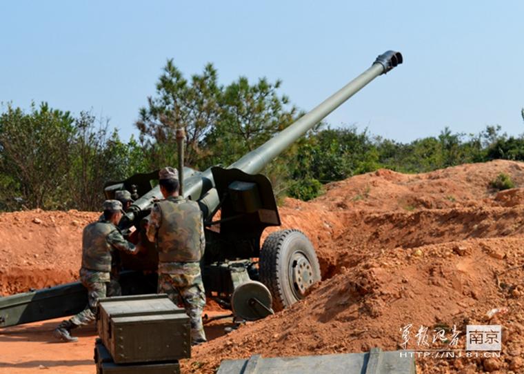 福建海防旅130毫米加農炮群齊射(組圖)10月下旬,駐閩某海防旅按實戰