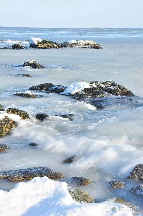 北戴河冰水連天迎日出