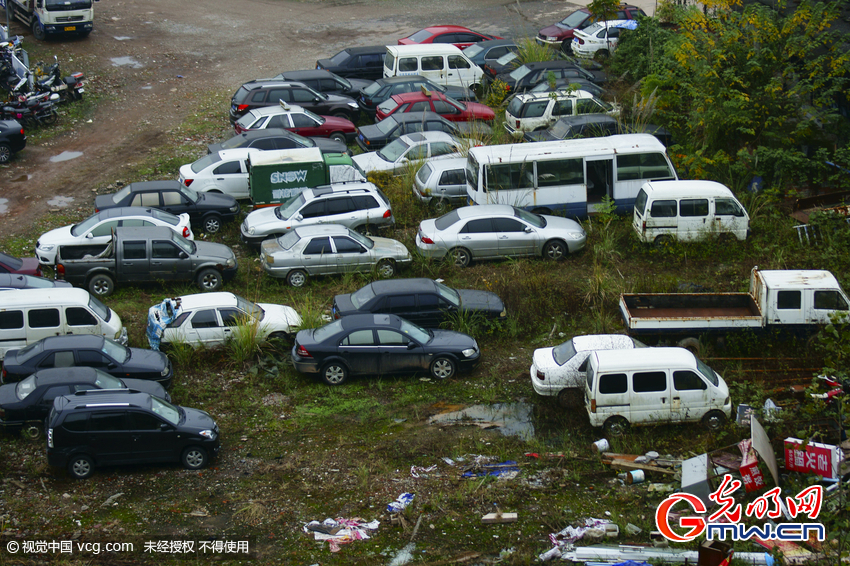 湖北宜昌现机动车"坟场(组图)
