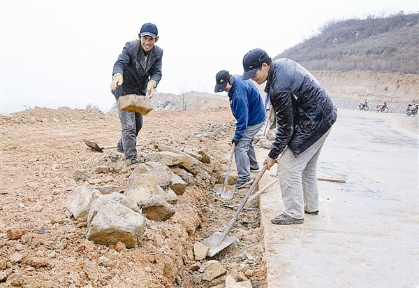 河津山區道路施工忙