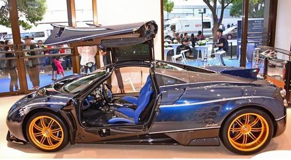 帕加尼huayradinastia特別版是基於普通huayra(參數|圖片)