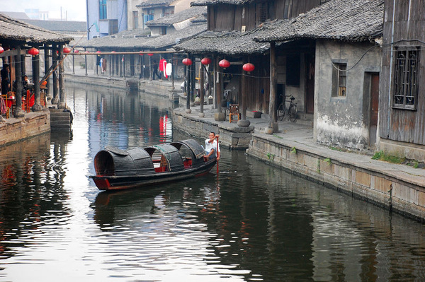 绍兴的乌篷船:江南水乡的风景