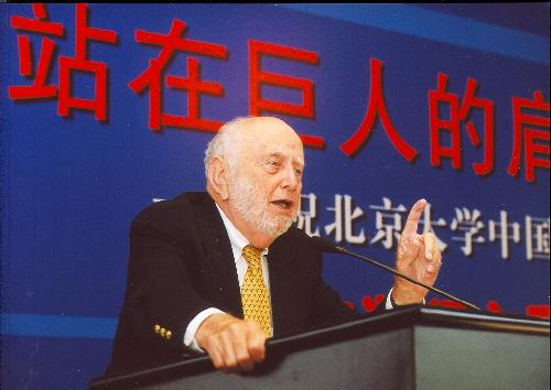 又一位经济学大师离开了我们—1993年诺贝尔经济学奖得主道格拉斯