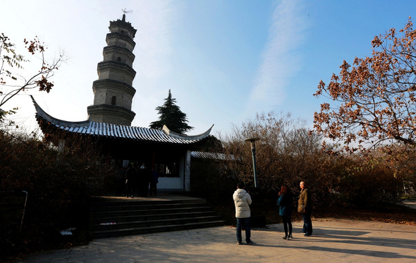 阜陽生態樂園舉行,30對新人著漢服,行古禮,為市民呈現了一場視覺盛宴