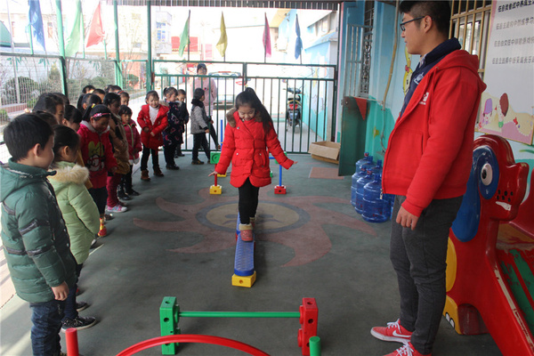 連雲港燕尾新星幼兒園情商遊戲課勇敢的喜洋洋