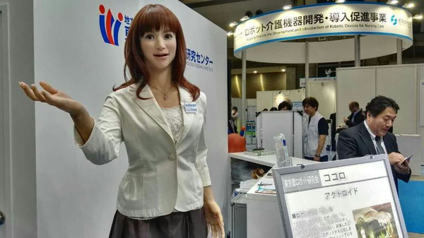 日本机器人已经修炼成精美女能待客小伙懂情感