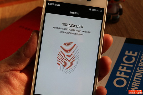 录入指纹需要反复全网为录入,这样能保证识别准确,同一个手指在任何