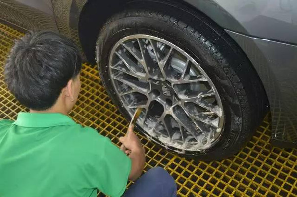 保時捷macan全車鍍晶卡鉗噴漆炫耀紅盡顯大氣