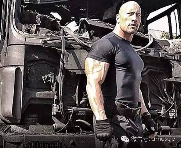 怎样拥有和强森一样看上去很大的效果?