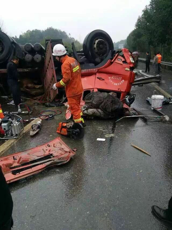 包茂高速今日车祸图片