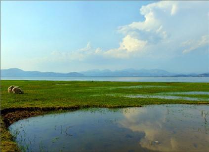 翠屏湖,又名於橋水庫,因南依翠屏山而得名.