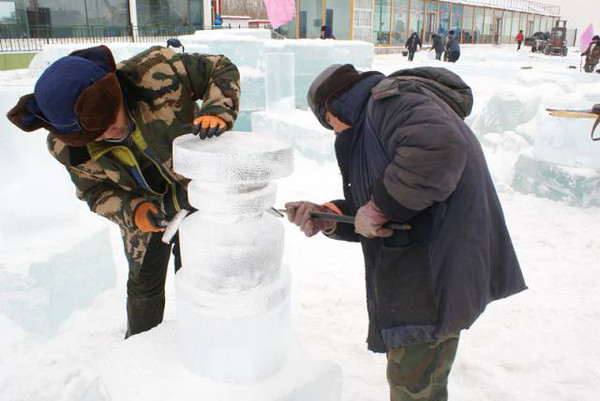 雕冰現場全紀錄0202冰雪大世界的冰雕是這樣誕生的