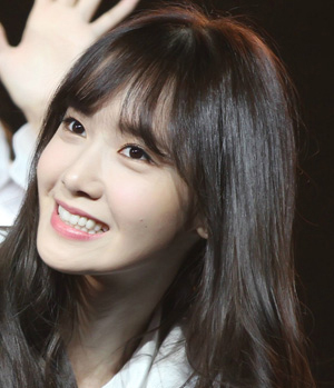 长脸剪什么发型最好看简单齐刘海给你瓜子脸