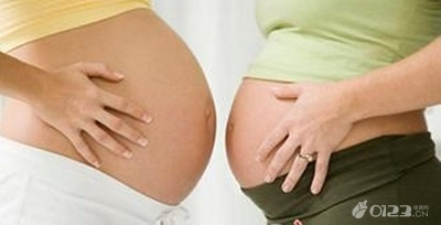 公交上2孕妇打成一团 怀孕3月PK怀孕4月