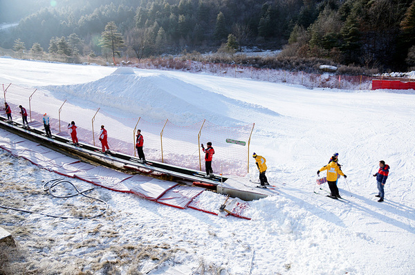 紫柏山国际滑雪场图片