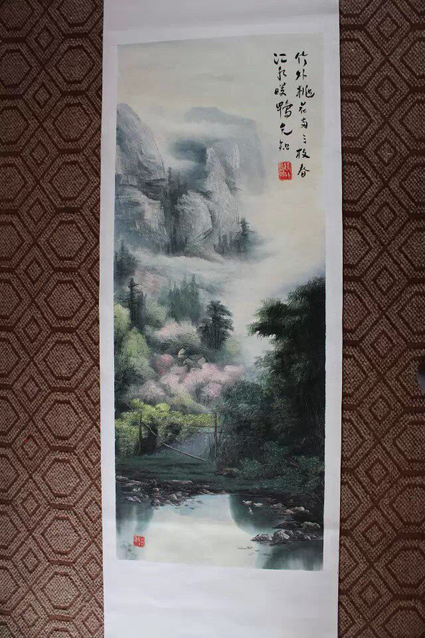 自幼拜中國工藝美術大師劉江,林寶君. 學習刀畫. 精心鑽研10餘年.