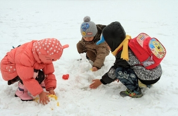 下雪天怎样让孩子在户外尽情游戏