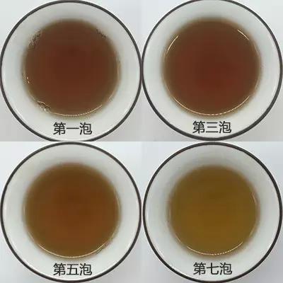 外山小种茶汤▲正山小种茶汤三,茶汤从汤色看,这两款小种没有太明显