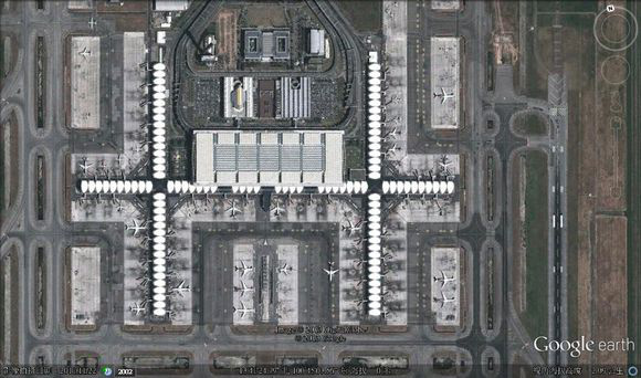 [社会] 全球最大机场卫星厅上海浦东开建(双语)